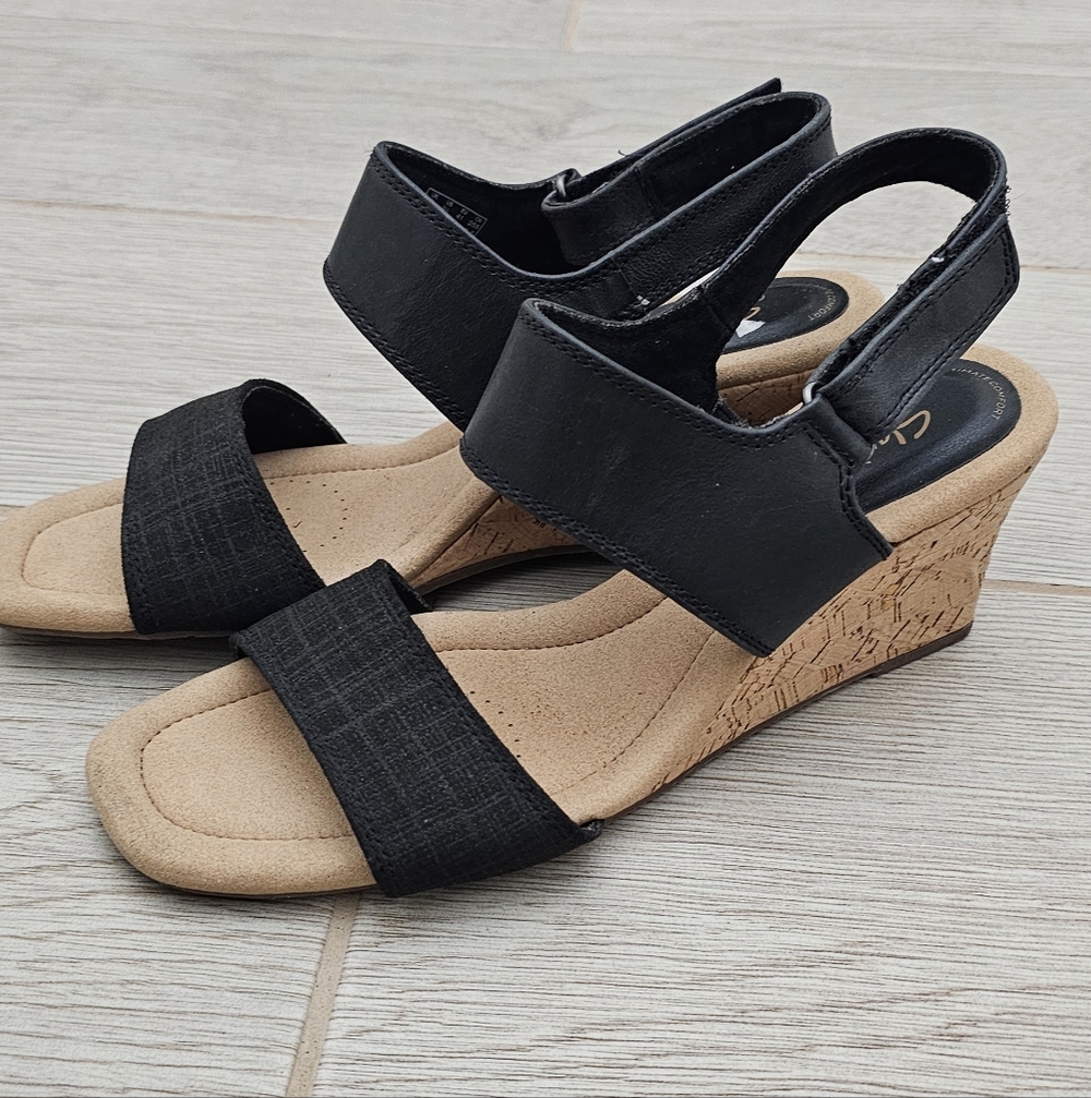 Sandals ClarksWomen's Kyarra Faye Slingback Wedge 9.5 Black